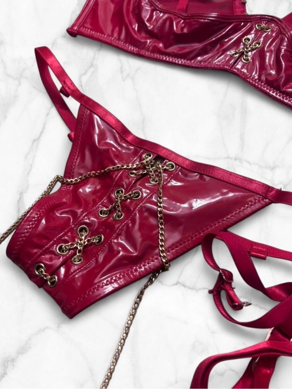 ๐Oh La La Chรฉri- Faux Leather & Gold Chain G-String + Bra ๐